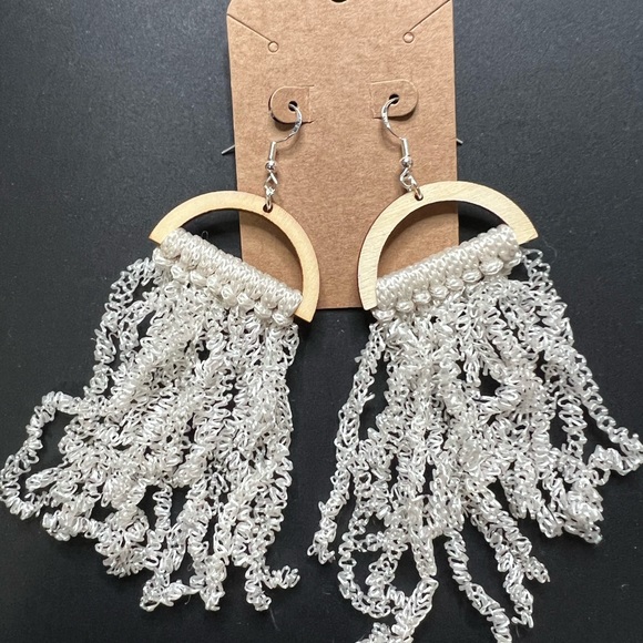 Handmade macramé jellyfish earrings - Picture 4 of 4